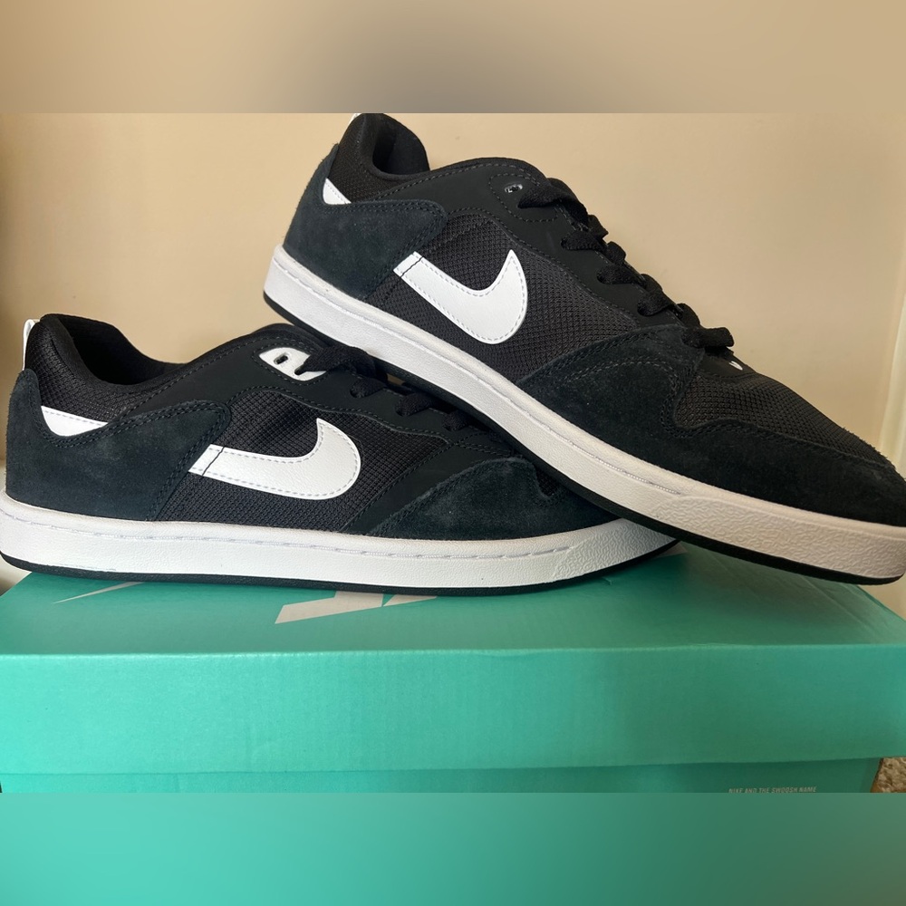SOLD ✨ Nike SB Alleyoop Black White Size 11 Men’s